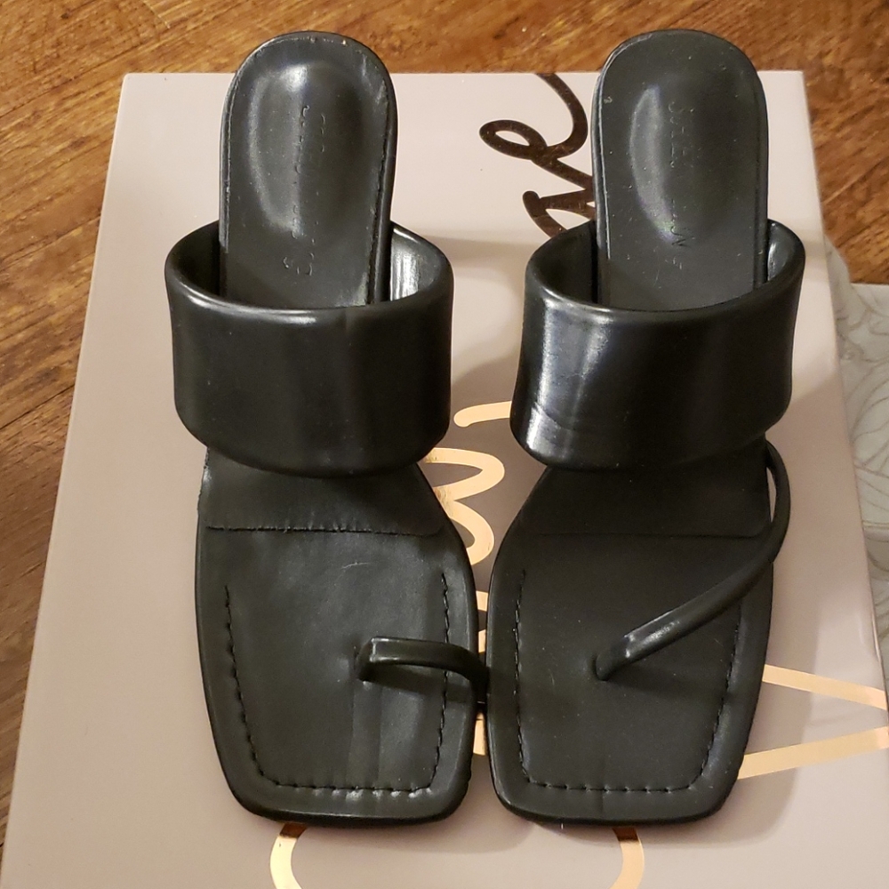 Shoe